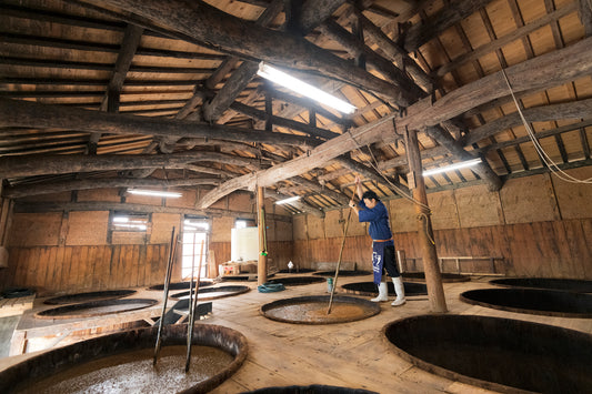 【100年の木樽が造り出す】 天然醸造 熟成 醤油 (再仕込み醤油) 900ml