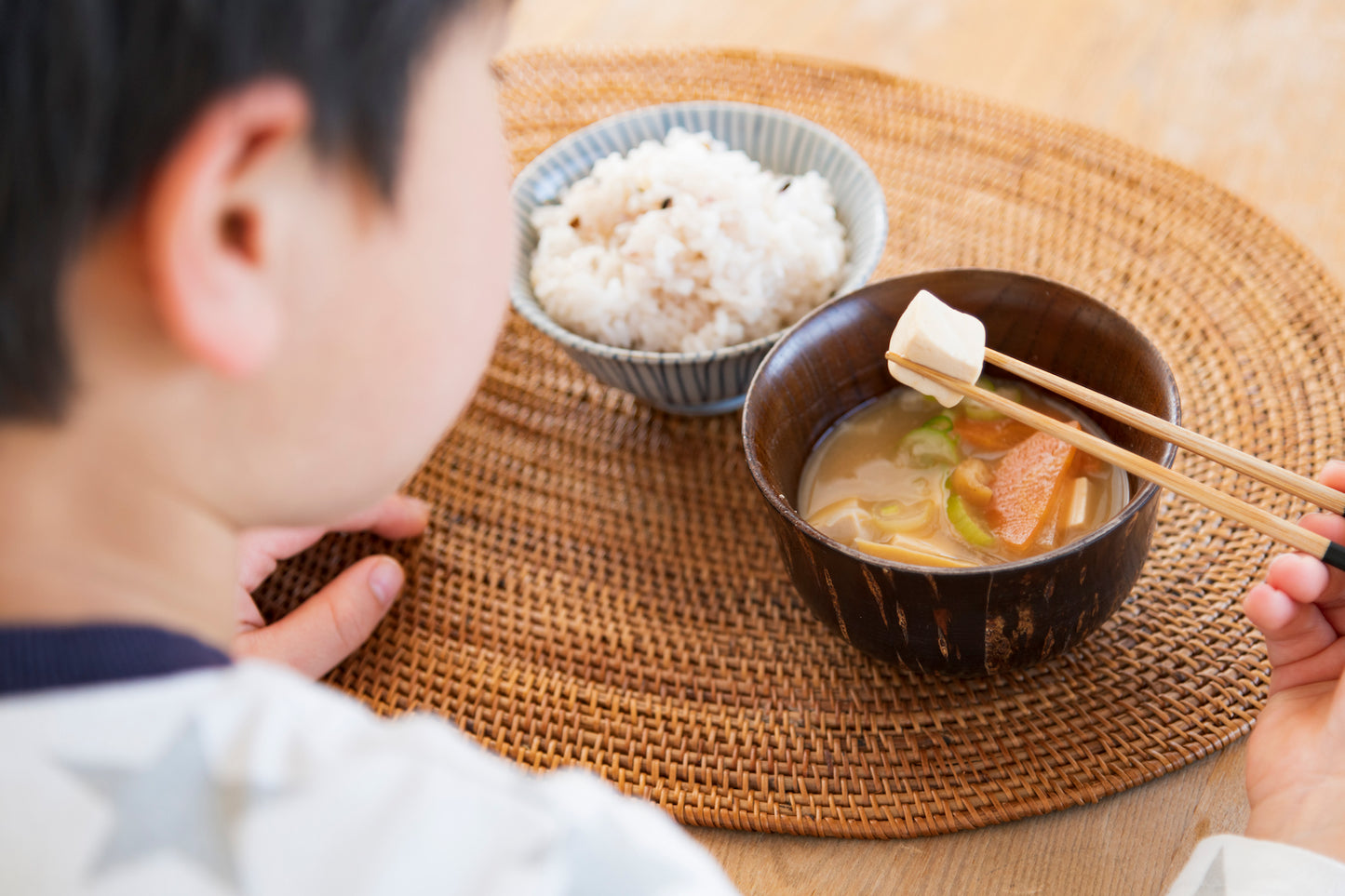 丸秀醤油 天然醸造 合わせ味噌 700g 佐賀県産大豆 米 大麦使用 佐賀地味噌 白味噌 九州味噌 田舎味噌
